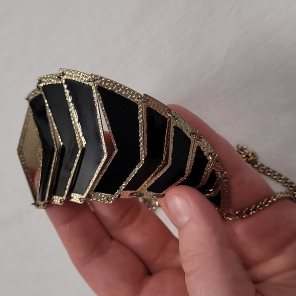 Black and gold coloured segmented necklace. - Picture 3 of 4